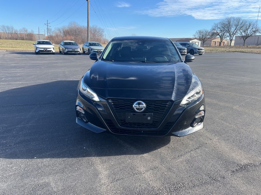 2022 Nissan Altima 2.5 SR photo 2