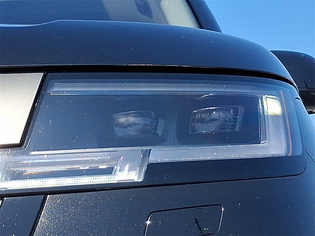 2023 Land Rover Range Rover SE photo 6