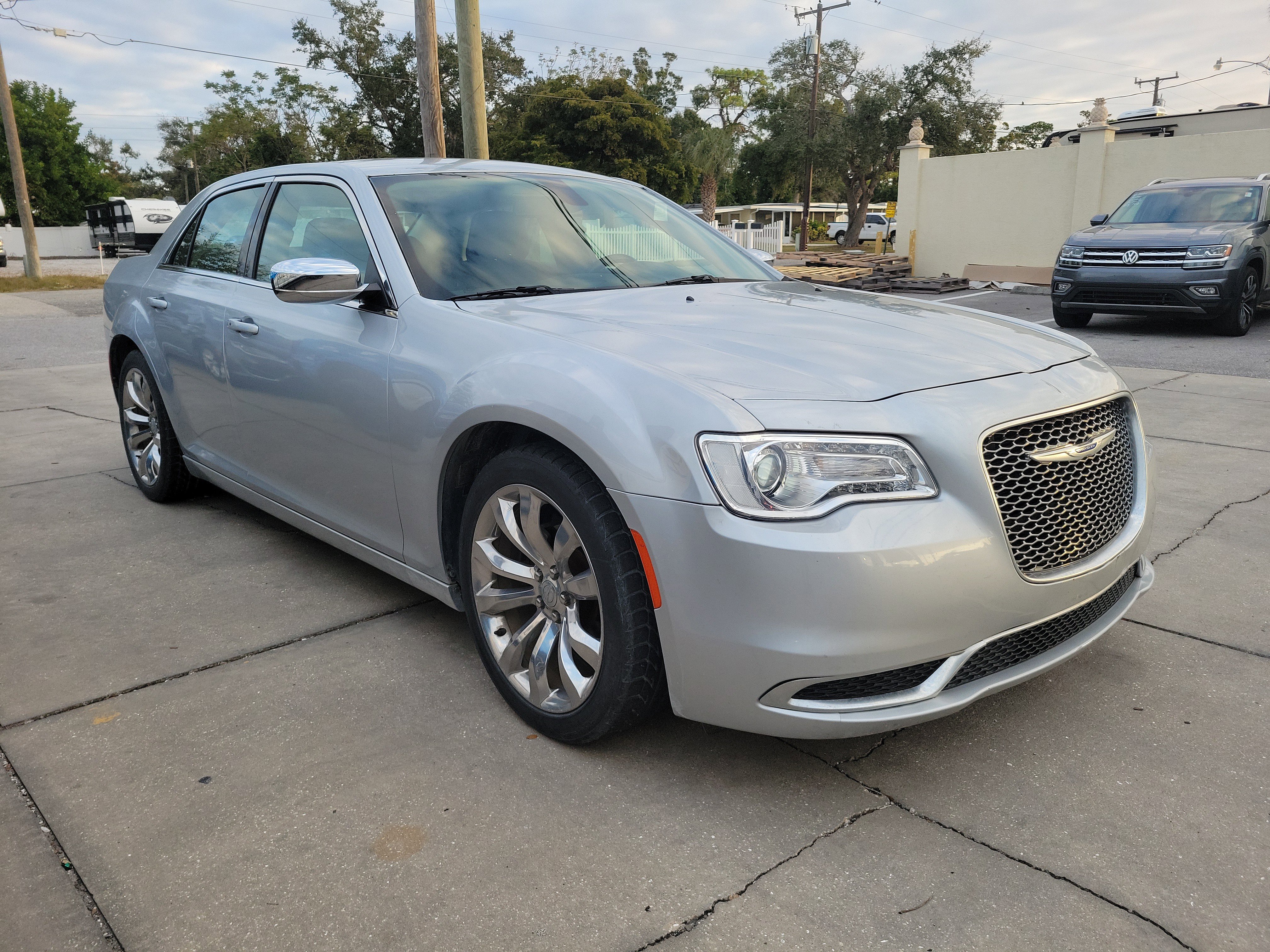 2019 Chrysler 300 Touring's photo