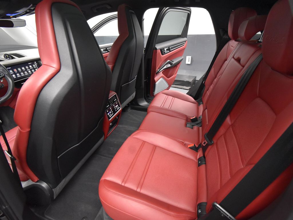 2022 Porsche Cayenne E-Hybrid Turbo S photo 31