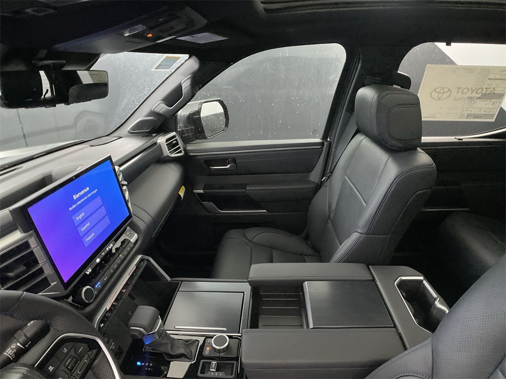 2025 Toyota Tundra Platinum CrewMax photo 31