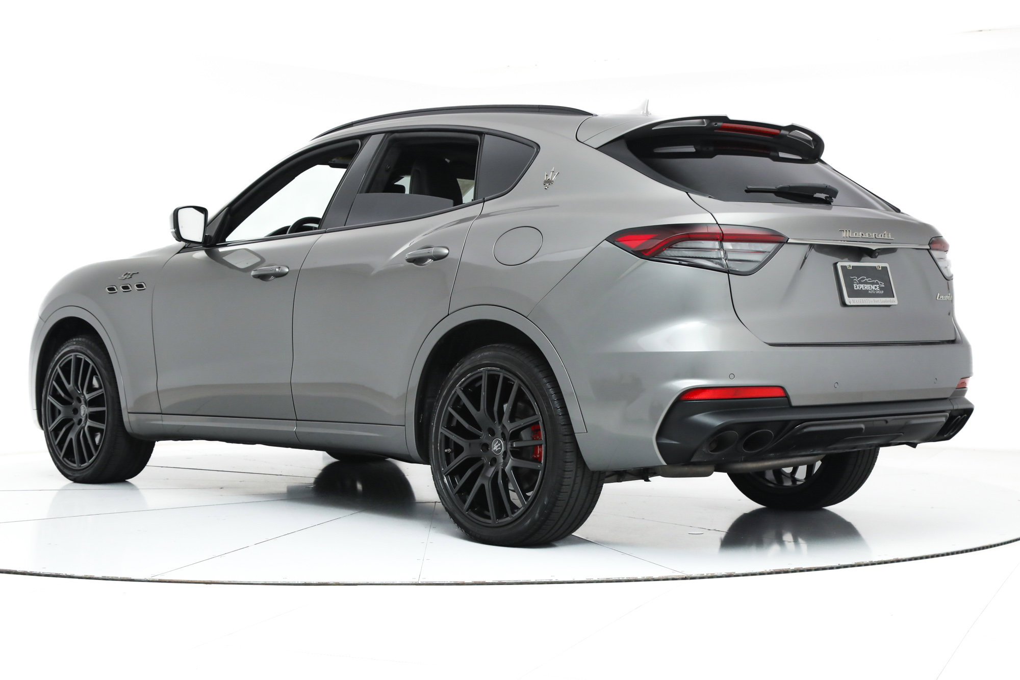 2022 Maserati Levante GT photo 3