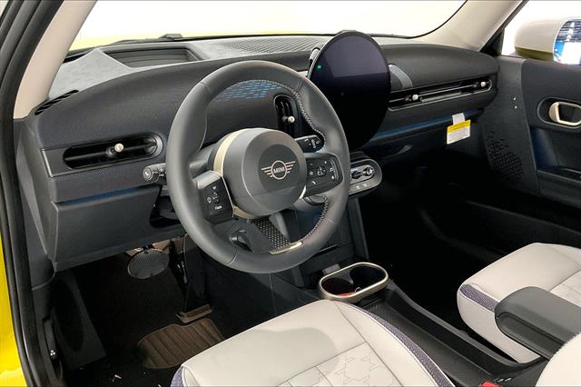 2025 Mini Cooper Hardtop 2 Door Signature photo 4
