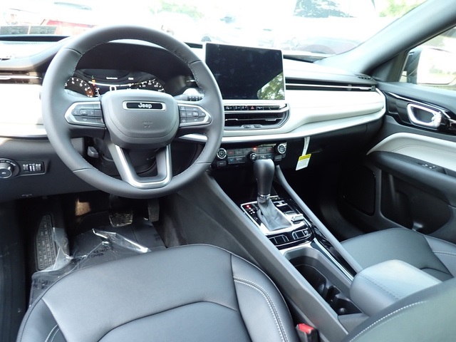 2025 Jeep Compass Limited photo 14