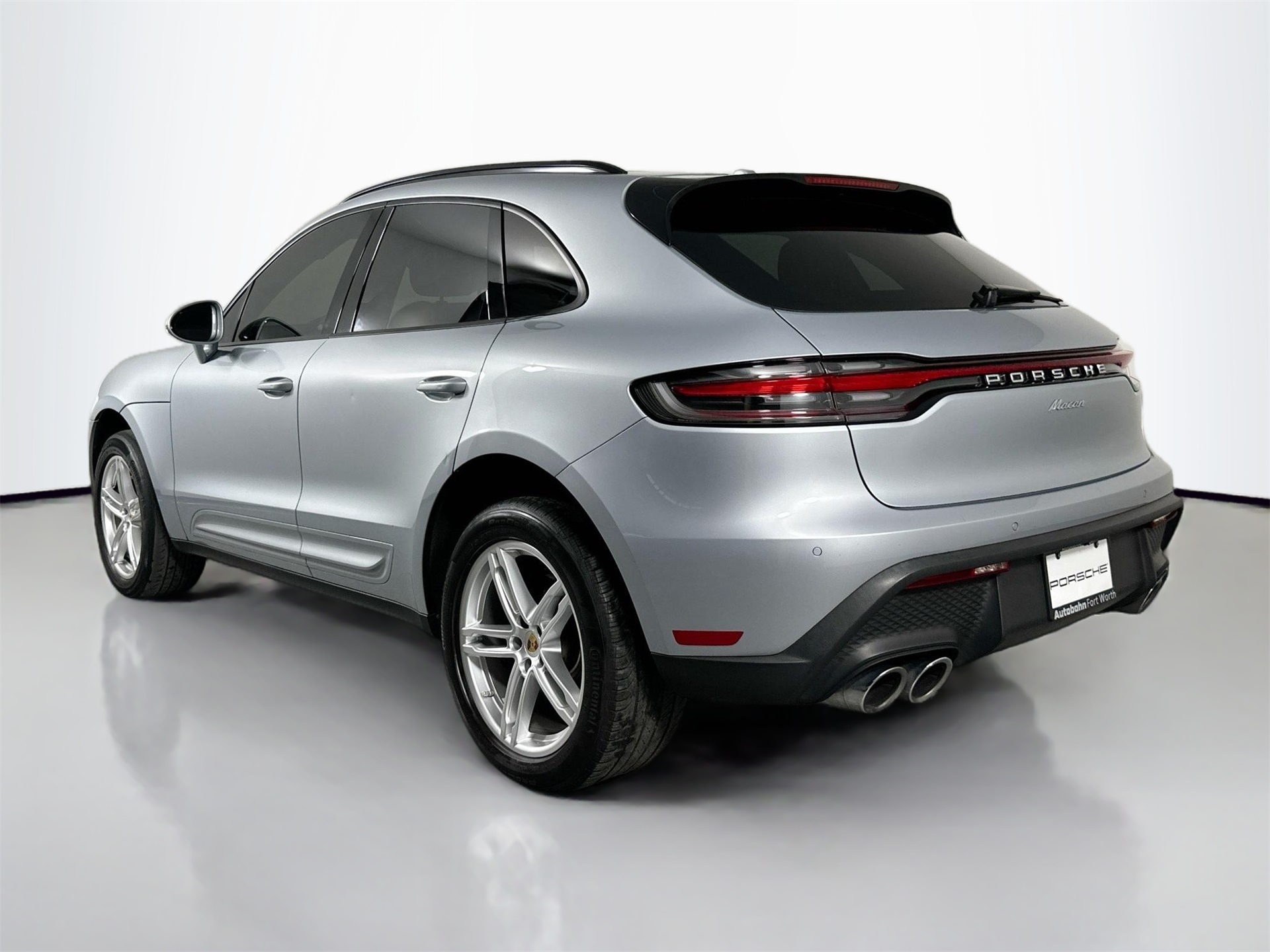 2022 Porsche Macan Base photo 3
