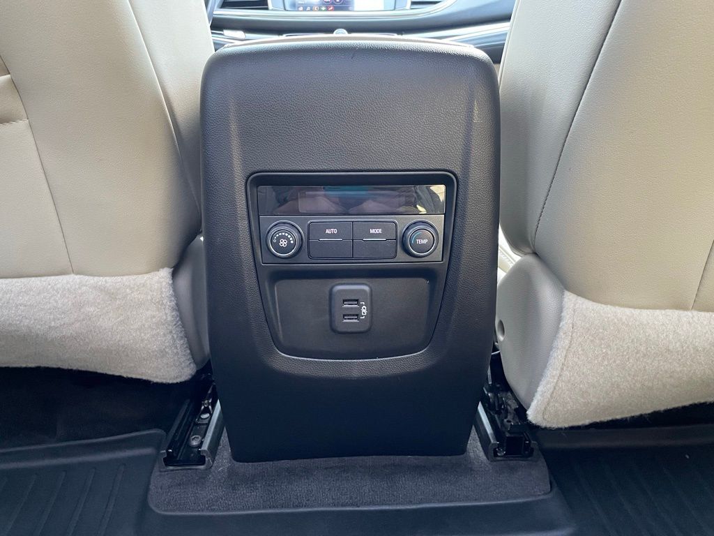 2020 Buick Enclave Essence photo 16