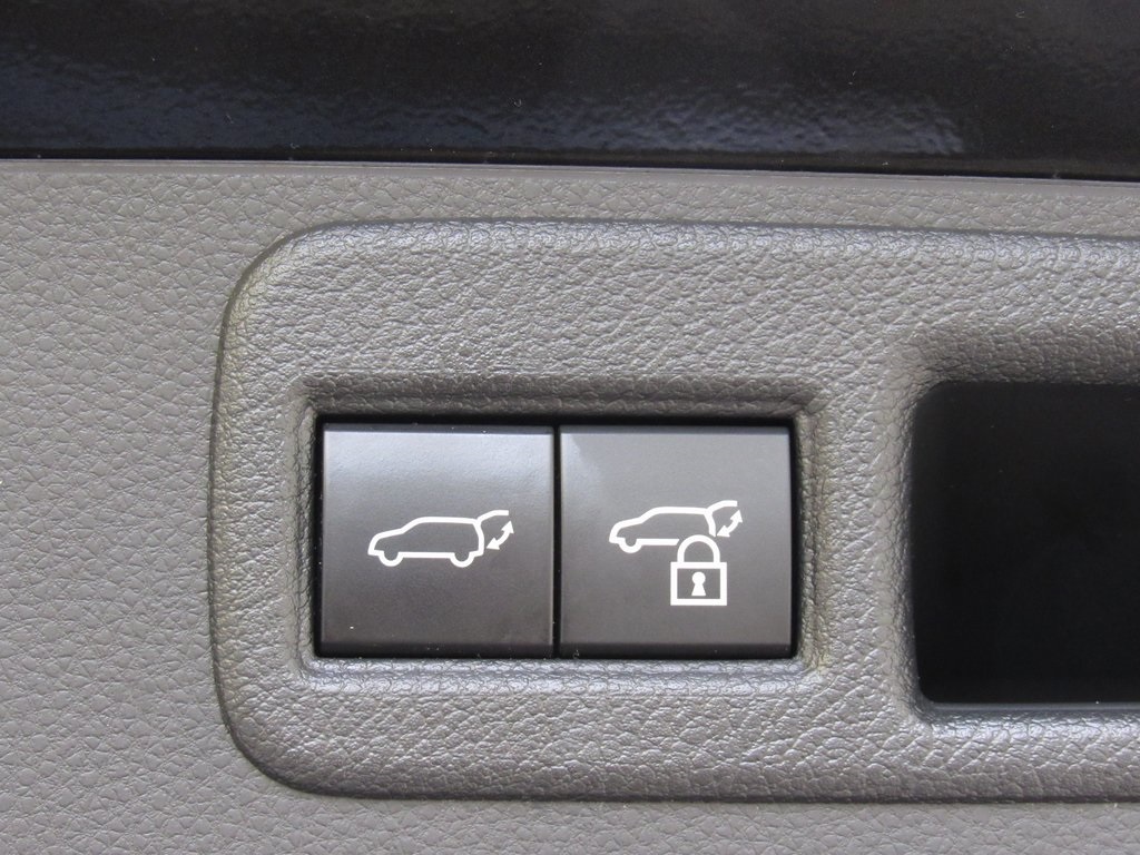 2024 Toyota Venza photo 17