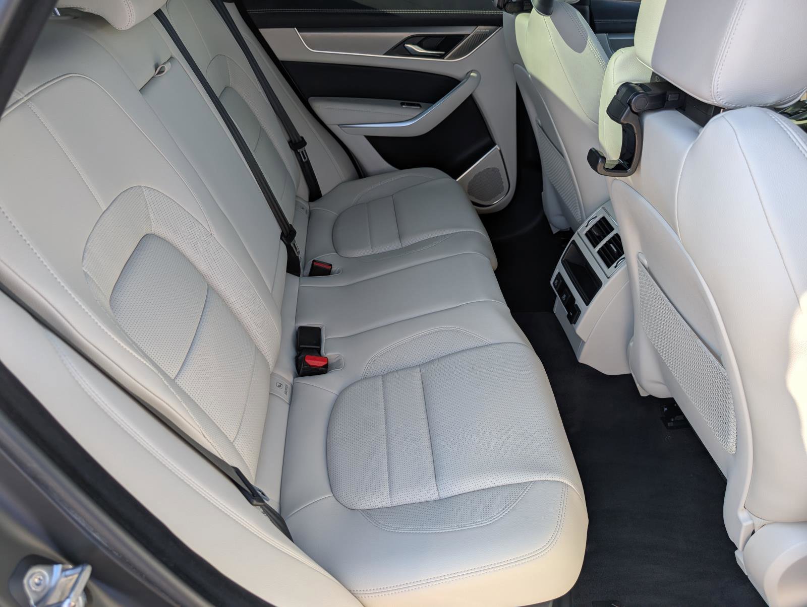 2026 Jaguar F-PACE P250 R-Dynamic S photo 33