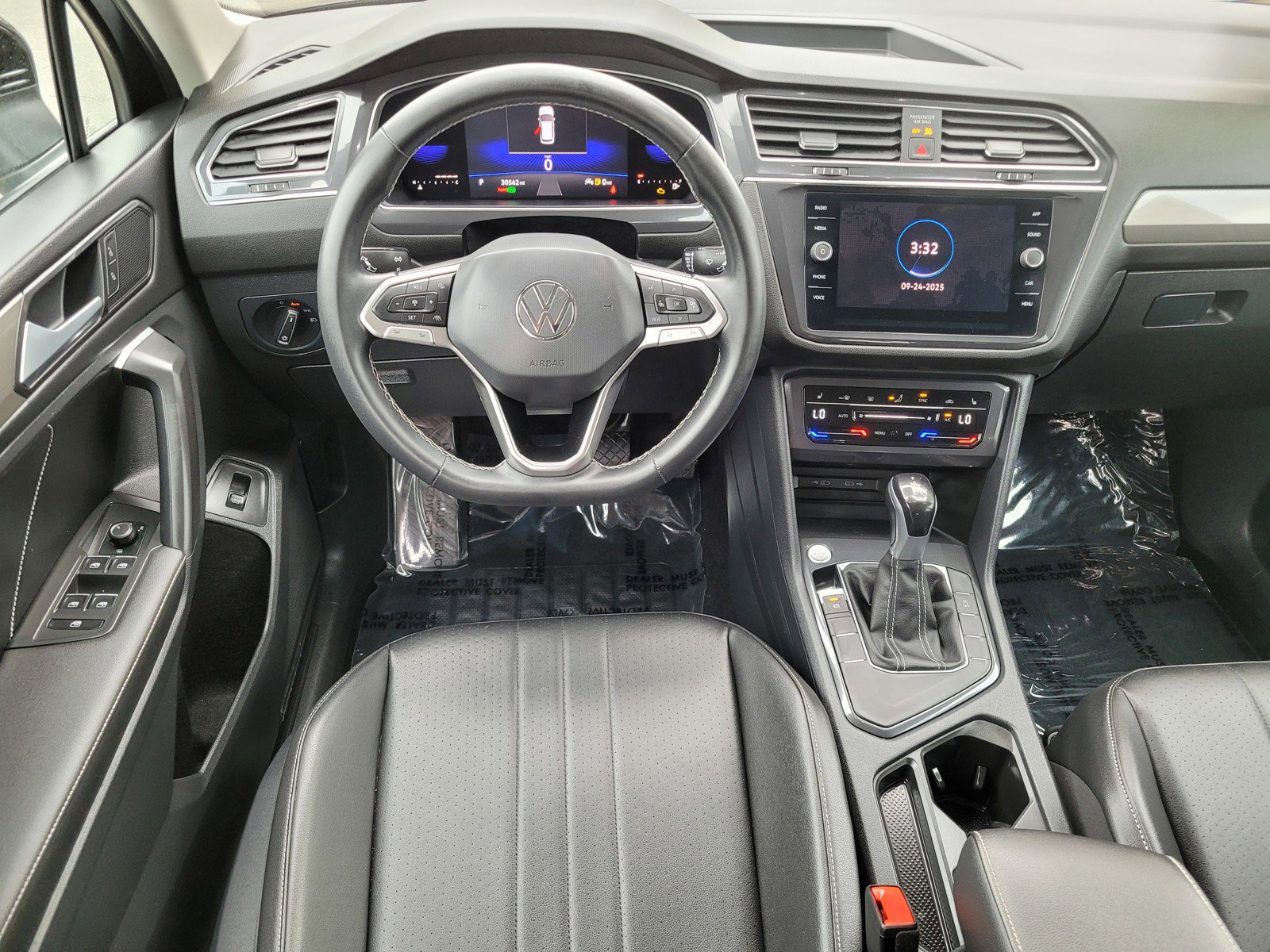2022 Volkswagen Tiguan SE photo 11