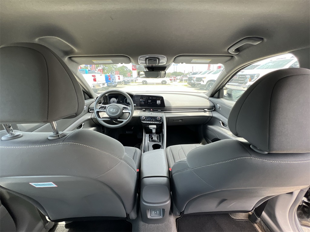2024 Hyundai Elantra SEL photo 10
