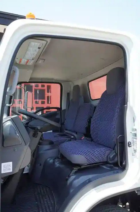 2024 Isuzu NPR photo 4