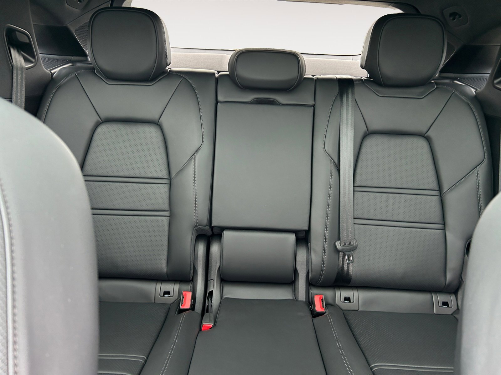2025 Porsche Cayenne Coupe Base photo 13