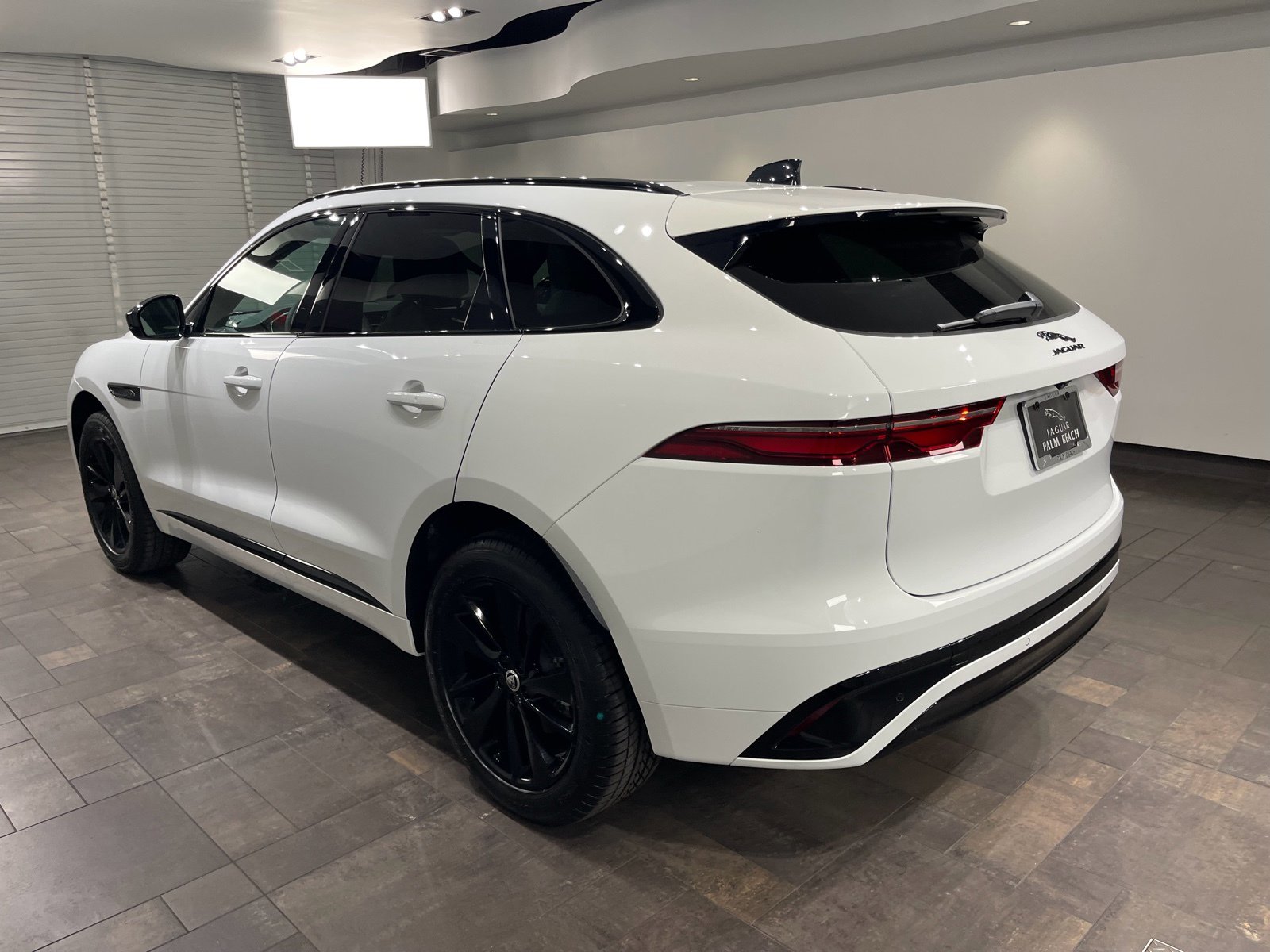 2025 Jaguar F-PACE R-Dynamic S P250 photo 3