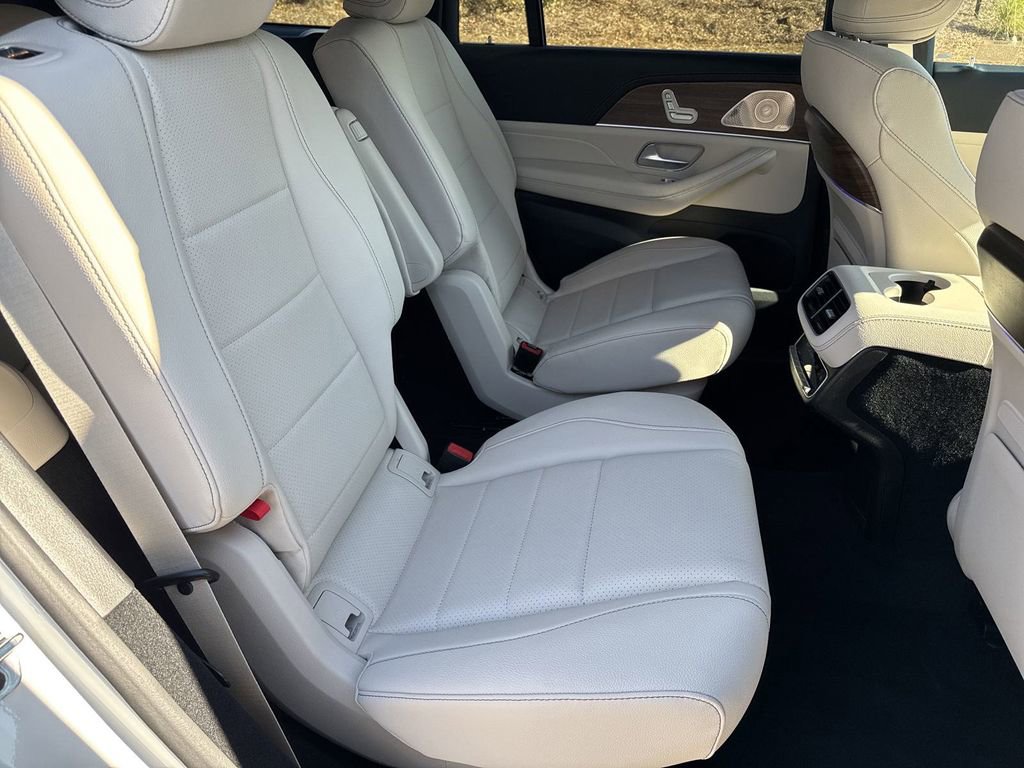 2025 Mercedes Benz GLS 450 4MATIC photo 15
