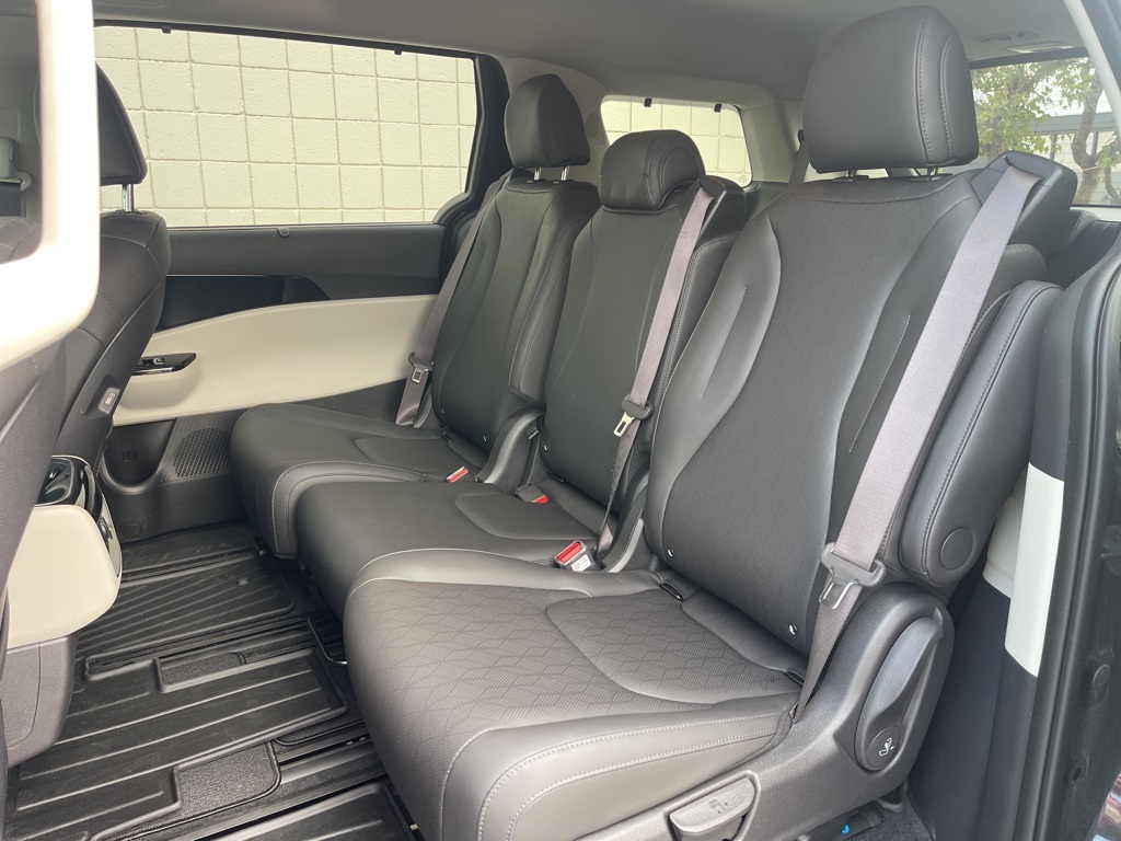 2024 Kia Carnival EX photo 12