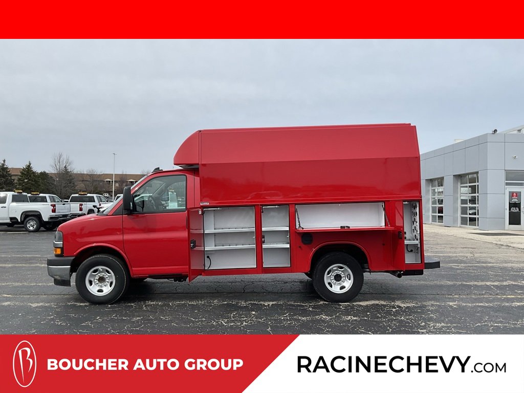 2024 Chevrolet Express Cutaway Base's photo