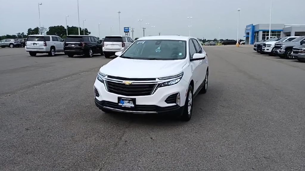 2023 Chevrolet Equinox LT photo 3