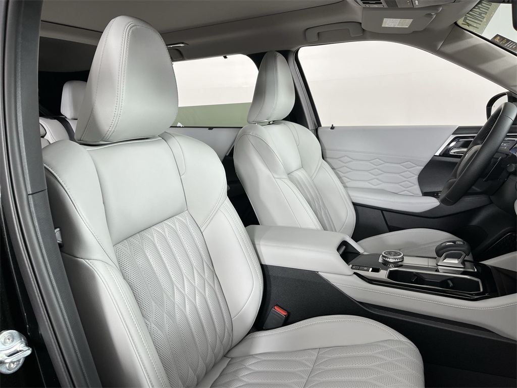 2025 Mitsubishi Outlander PHEV SEL Platinum photo 16