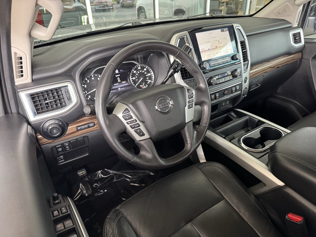 2021 Nissan Titan SL photo 2