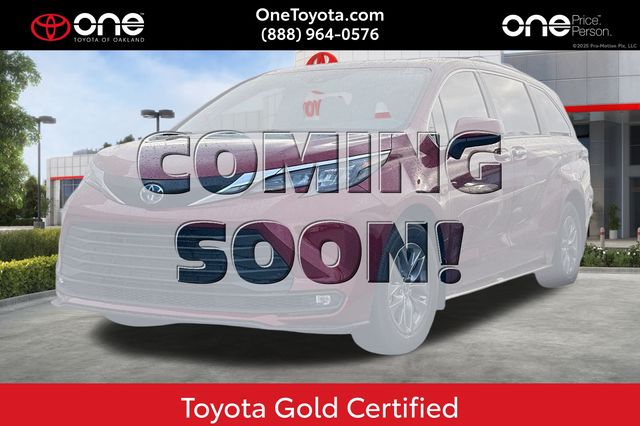 2025 Toyota Sienna XLE's photo