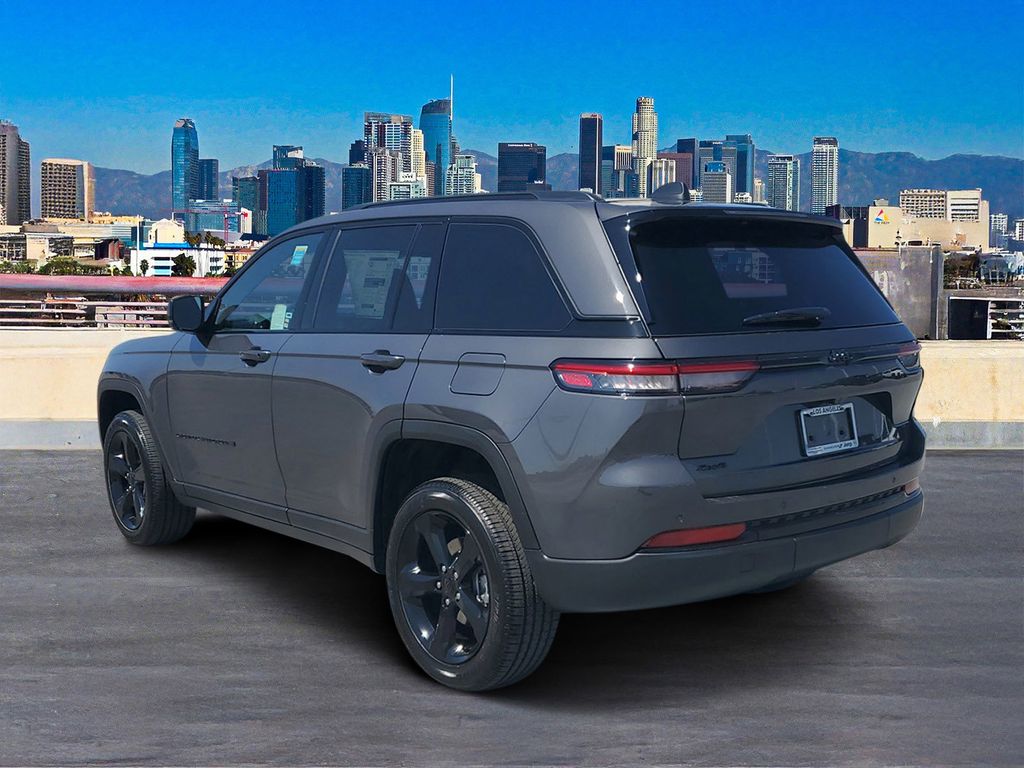 2025 Jeep Grand Cherokee Altitude photo 4