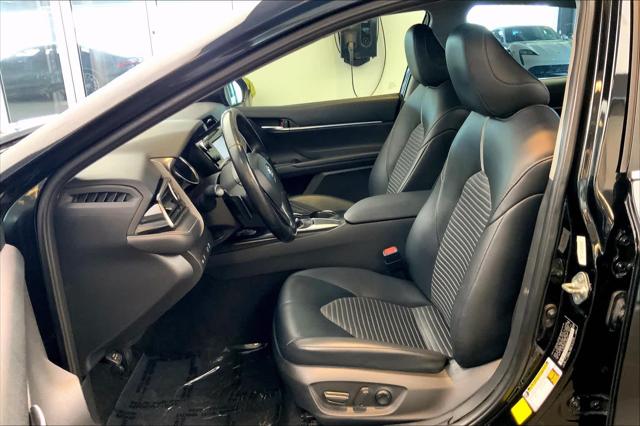 2020 Toyota Camry SE photo 7