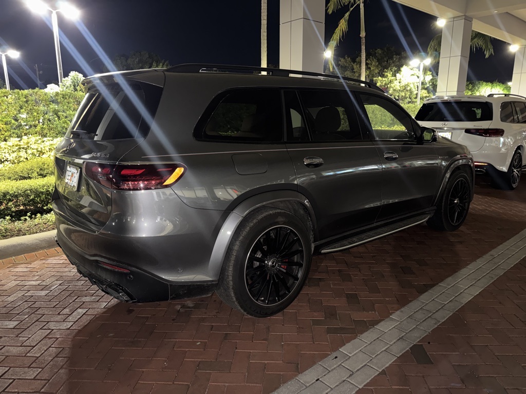 2024 Mercedes Benz GLS 4MATIC AMG 63 photo 2