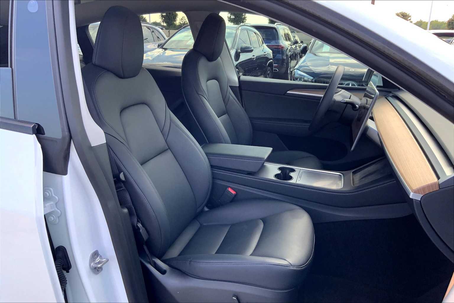 2024 Tesla Model Y Long Range photo 8