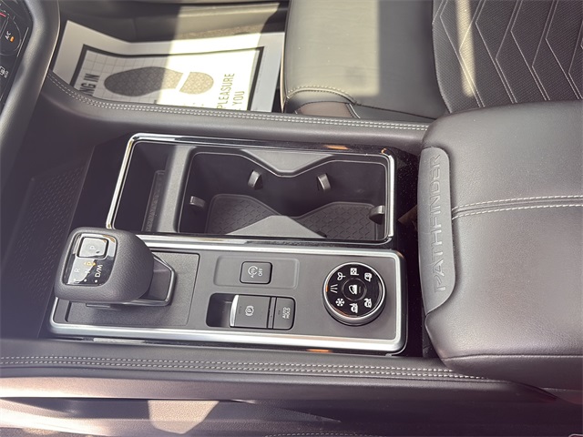 2023 Nissan Pathfinder Platinum photo 21