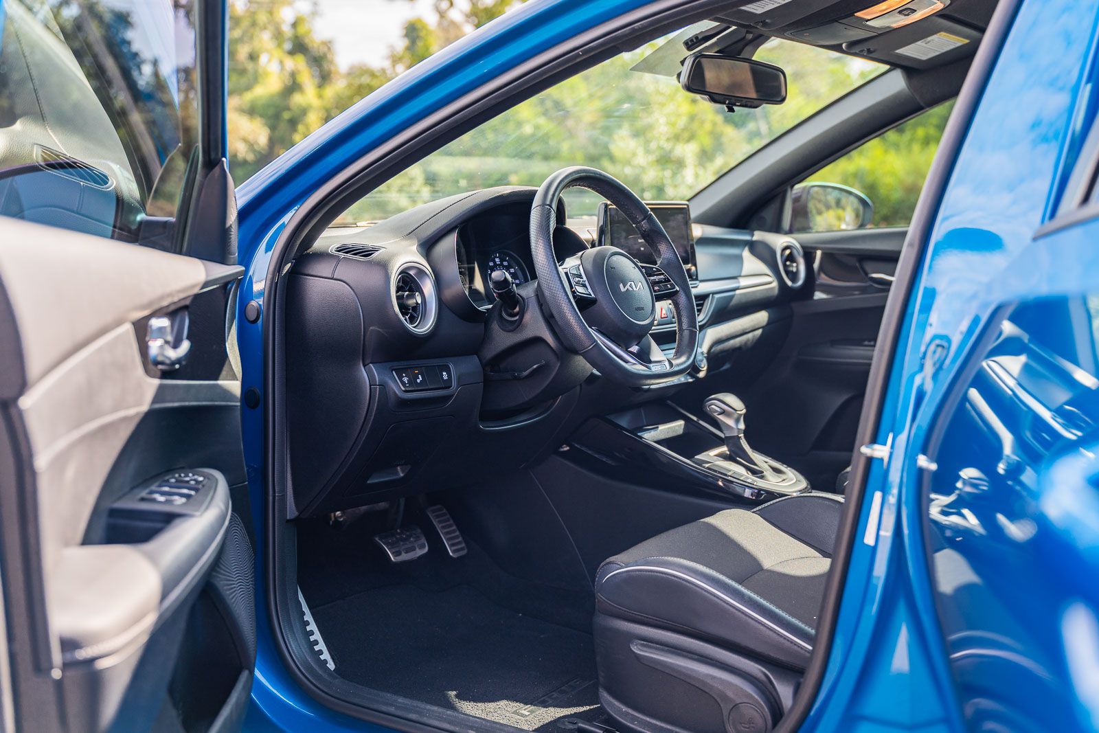 2022 Kia Forte GT-Line photo 17