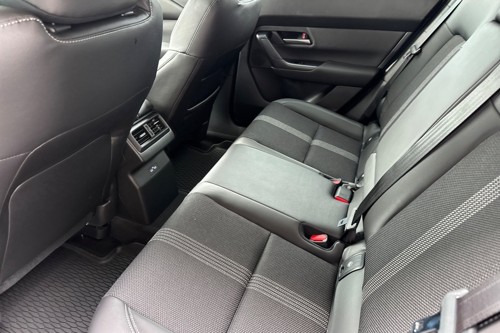 2025 Mazda CX-50 Preferred photo 8