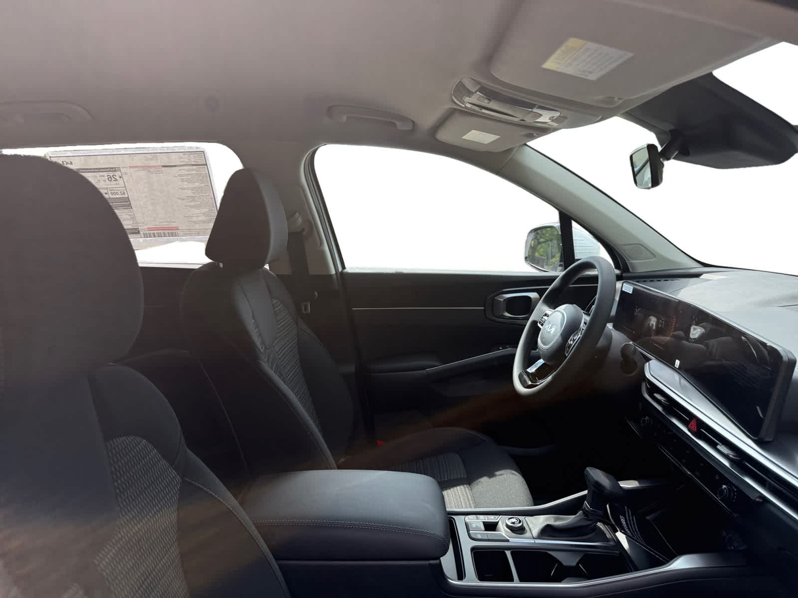 2025 Kia Sorento LX photo 14