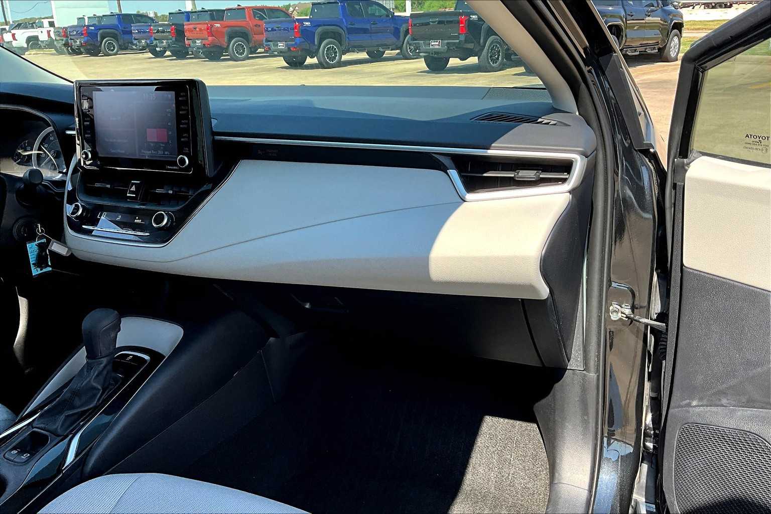 2022 Toyota Corolla LE photo 16