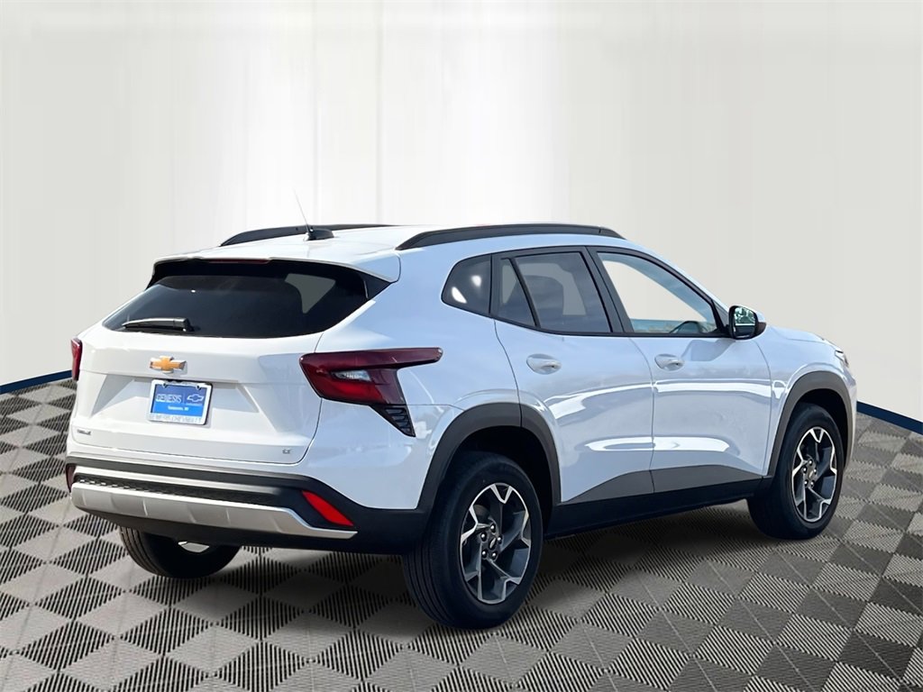 2025 Chevrolet Trax LT photo 4