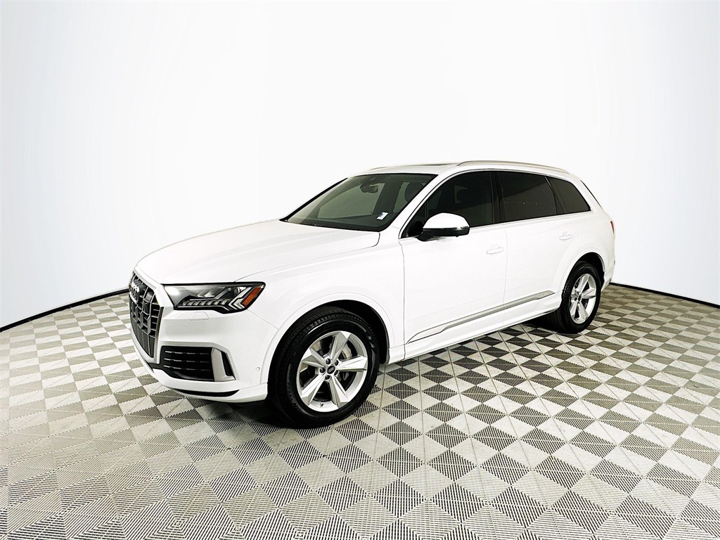 2023 Audi Q7 45 Premium Plus photo 3