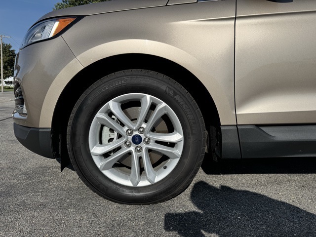 2020 Ford Edge SEL photo 12