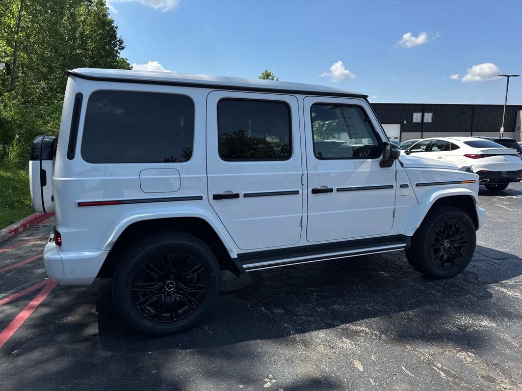 2025 Mercedes Benz G photo 4