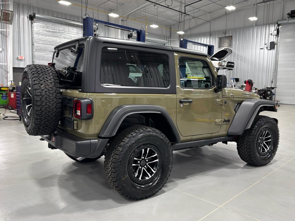 2025 Jeep Wrangler Willys photo 12
