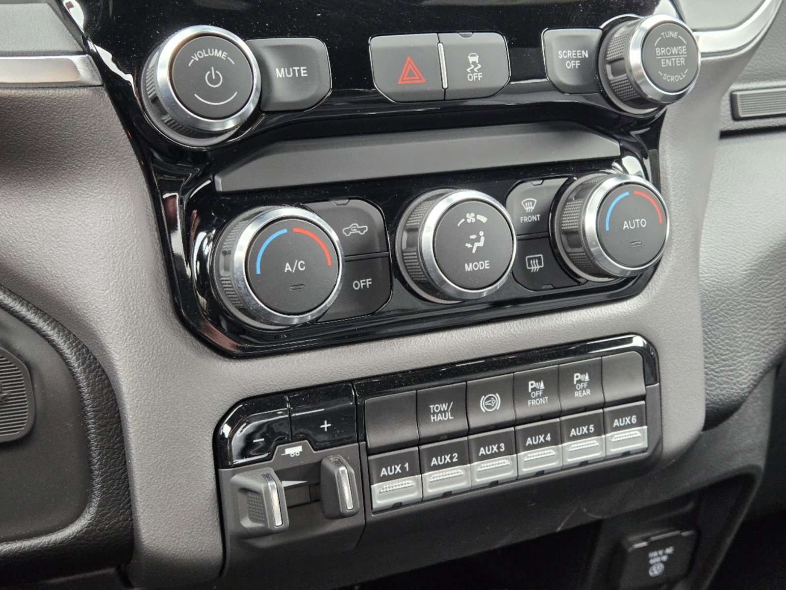 2024 Ram 2500 Big Horn photo 34