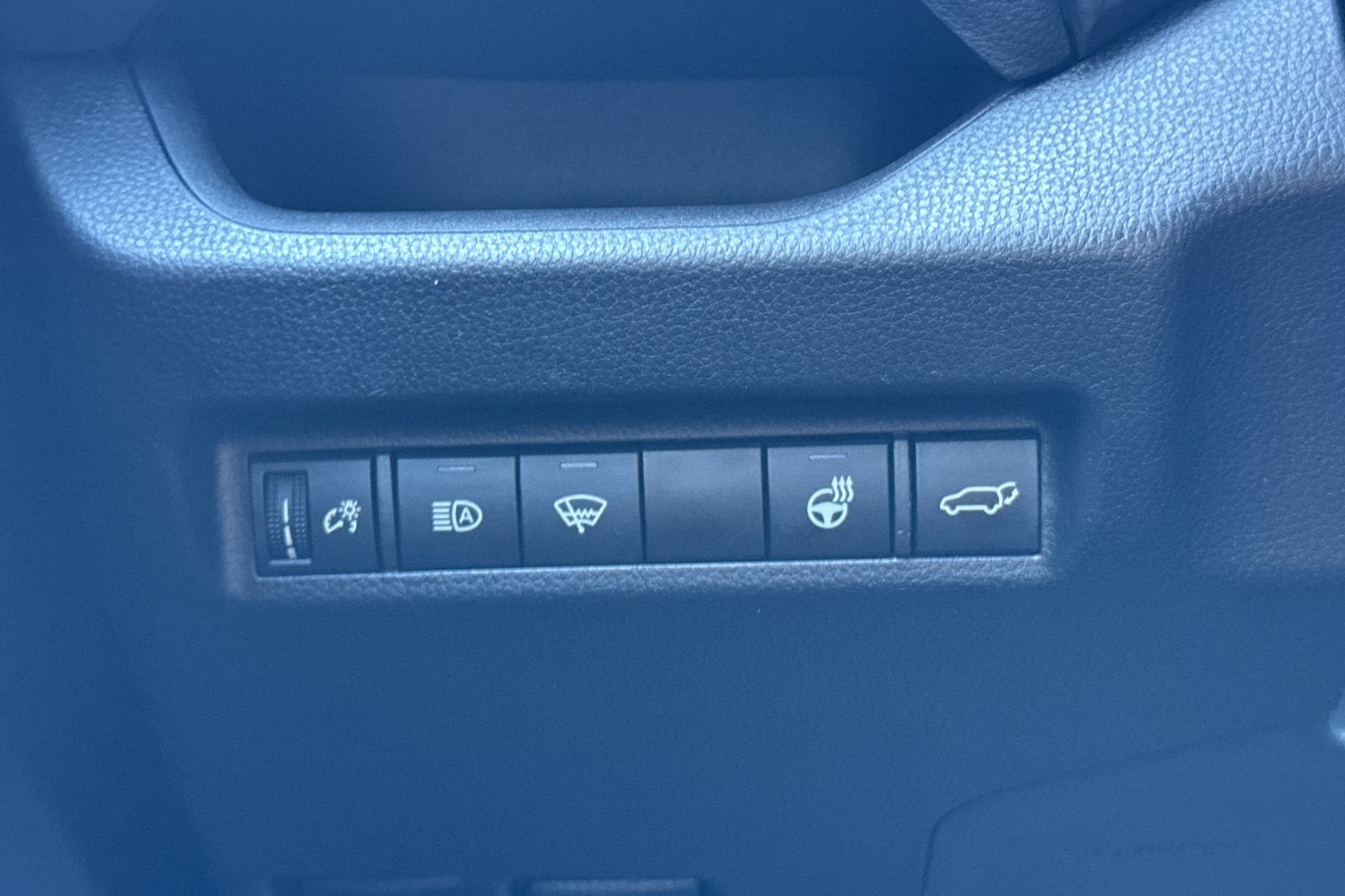 2021 Toyota RAV4 XLE Premium photo 29