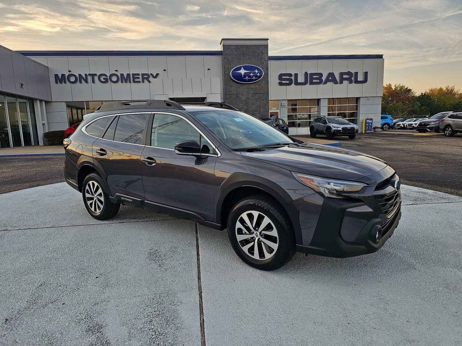 2025 Subaru Outback Premium's photo