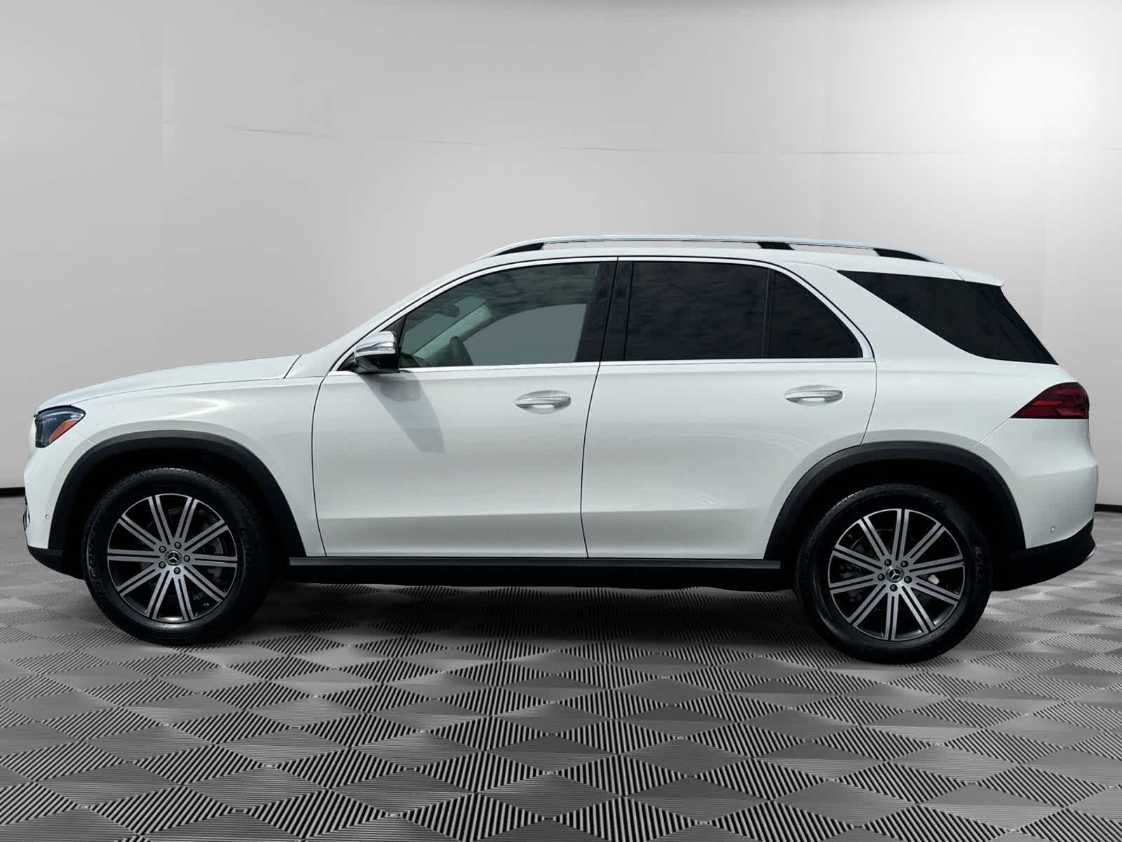 2025 Mercedes Benz GLE 350 4MATIC photo 3