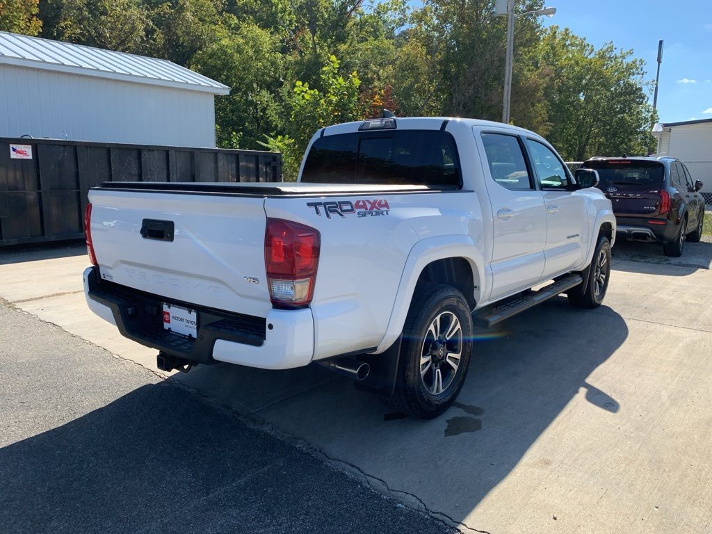 2017 Toyota Tacoma TRD Sport 4x4 Double Cab photo 2
