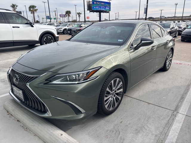 2020 Lexus ES 350's photo