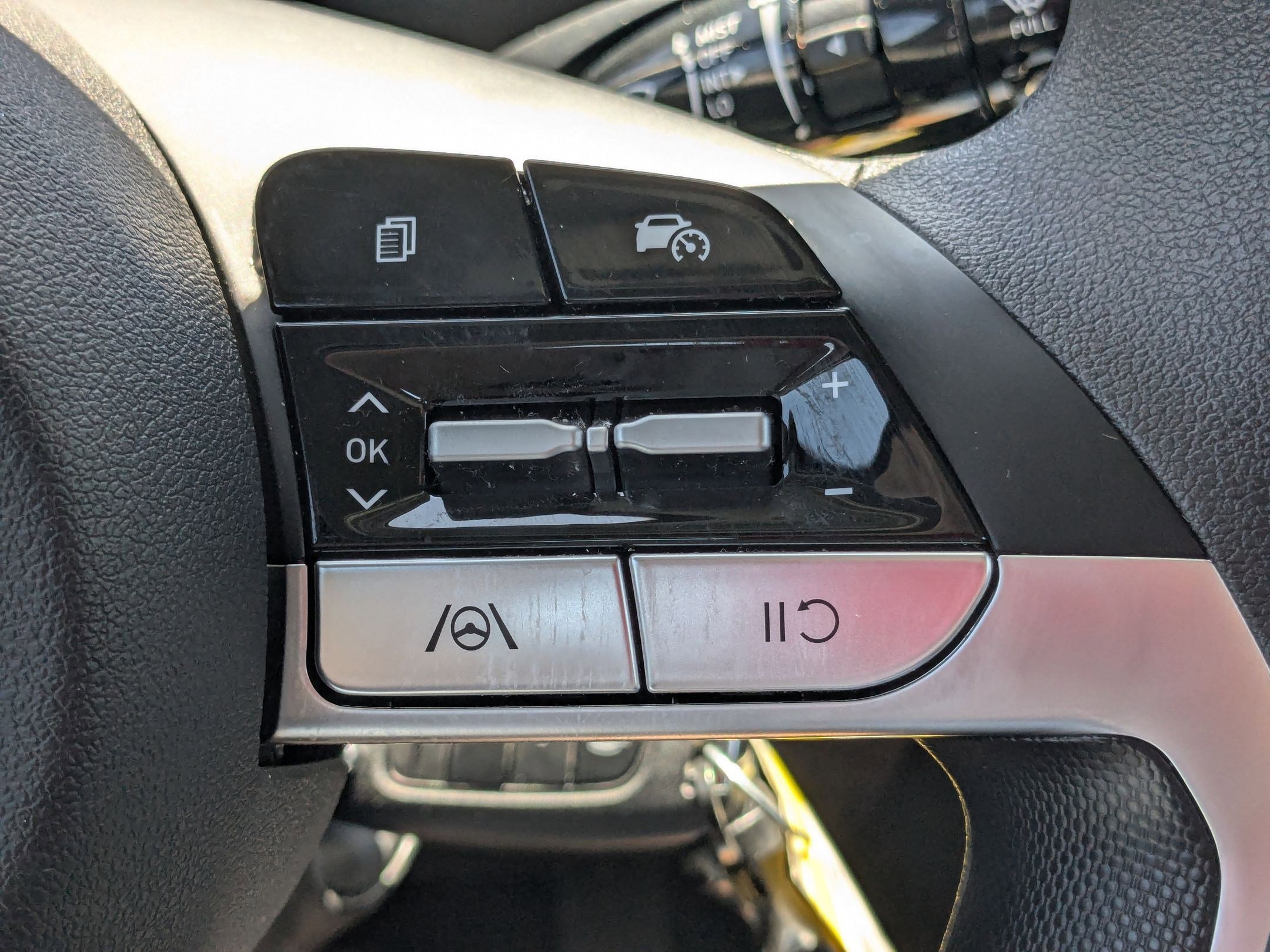 2024 Hyundai Elantra SE photo 17