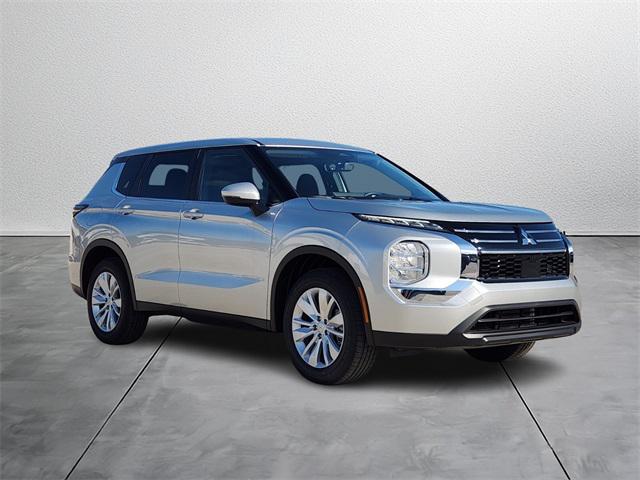 2025 Mitsubishi Outlander ES's photo