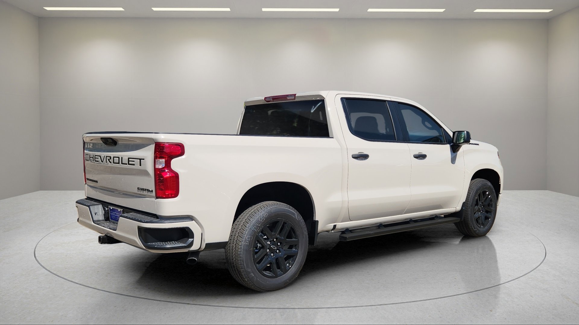 2026 Chevrolet Silverado 1500 Custom photo 3