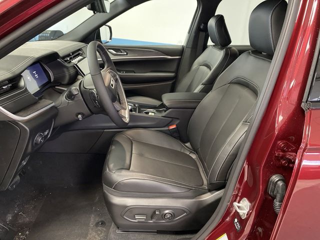 2025 Jeep Grand Cherokee Limited photo 4