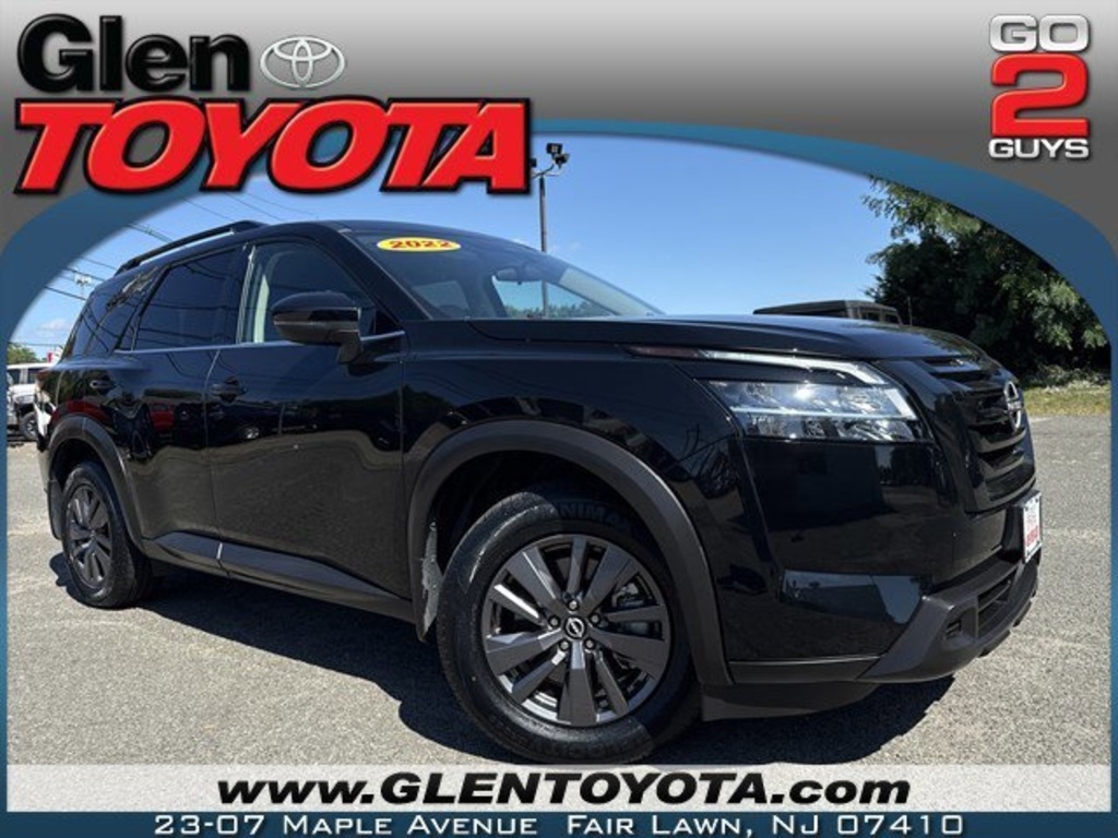 2022 Nissan Pathfinder SV's photo