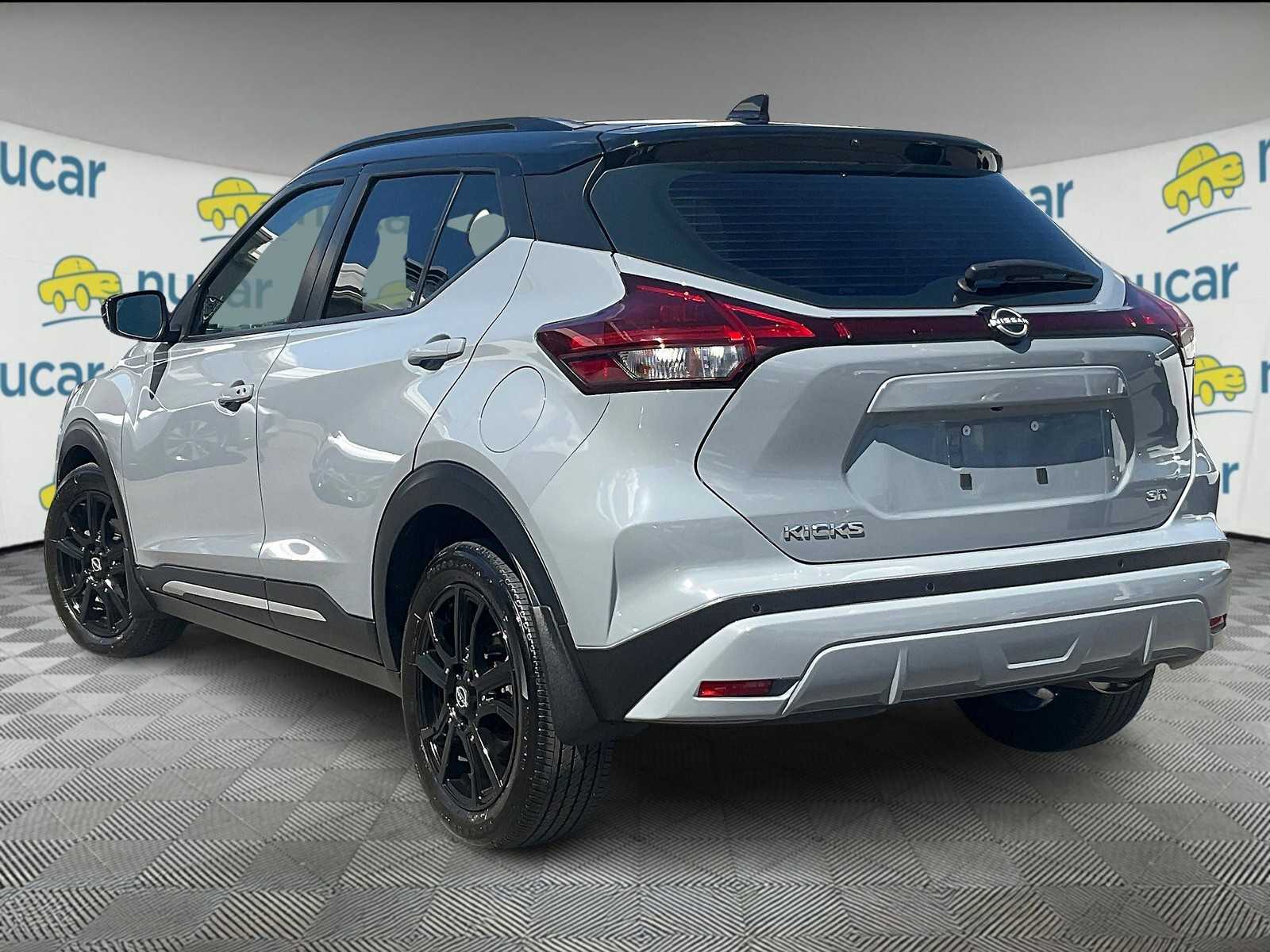 2023 Nissan Kicks SR photo 4